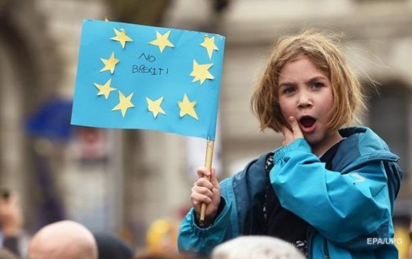 В Британии отклонили поправку о майском Brexit