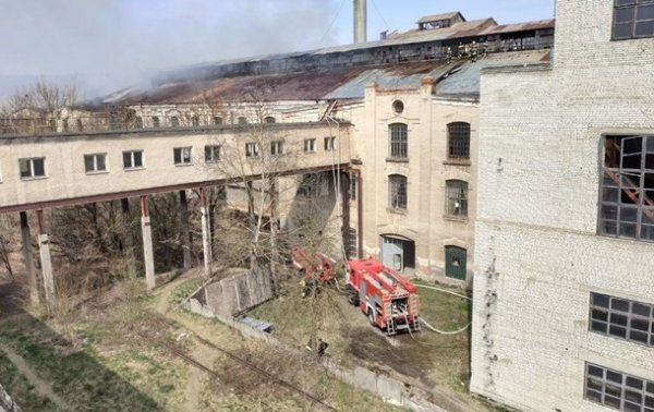 В Черновицкой области горел завод