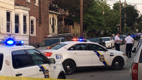 В Филадельфии неизвестный водитель сбил группу людей, шесть человек пострадали - «Новости дня»