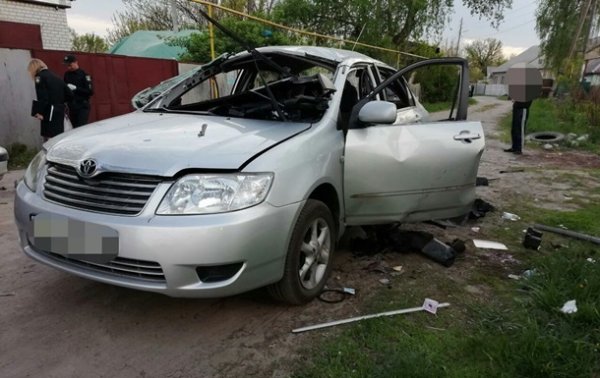 В Харькове в автомобиль бросили гранату, водитель выжил