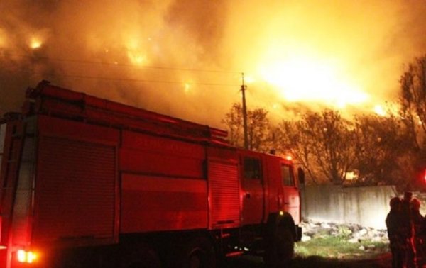В Киеве горят дома в частном секторе