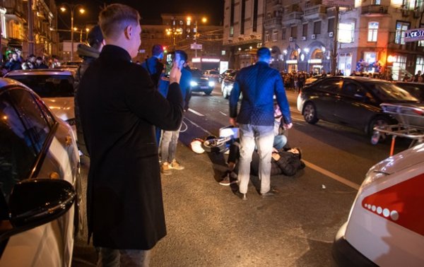 В Киеве скутер сбил пешехода - (видео)