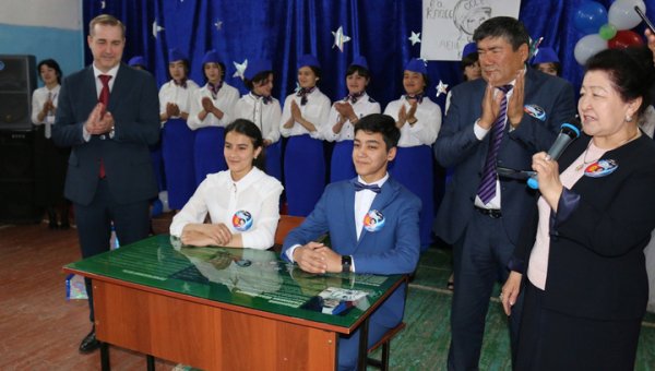 В Киргизии открыли парту героя космоса Салижана Шарипова - «Новости дня»