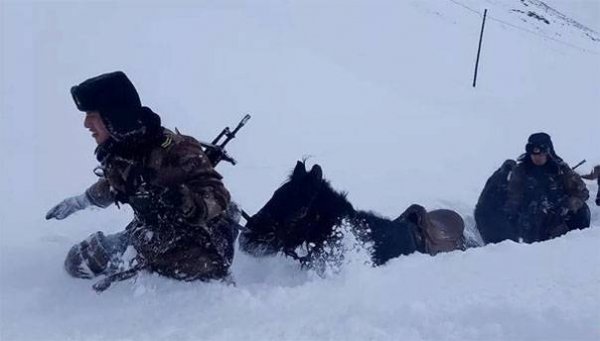 В Китае показали патрулирование границы "по горло в снегу" - «Военные действия»