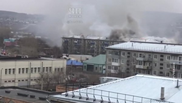 В Красноярском крае тушат крупный пожар в жилом доме - «Новости дня»