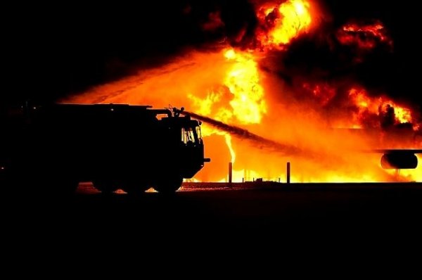 В Ленинградской области ликвидирован пожар на складах - «Политика»