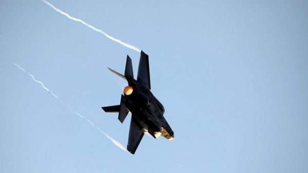В МИД Турции пригрозили США найти замену истребителям F-35 - «Новости Дня»