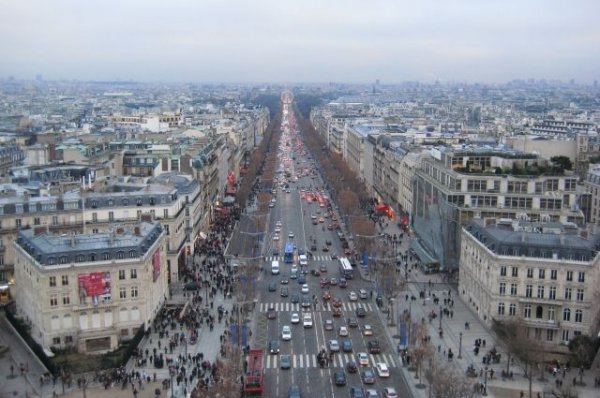 В Париже проходят две акции протеста «желтых жилетов» - «Происшествия»