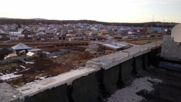 В Североуральске бетонная плита упала на мальчика