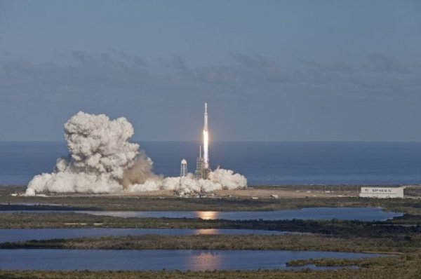 В США осуществили первый коммерческий запуск ракеты Falcon Heavy - «Происшествия»