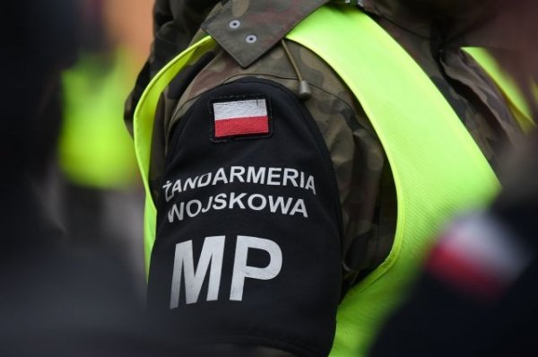 В Варшаве неизвестный в маске с ножом напал на прохожего - «Политика»