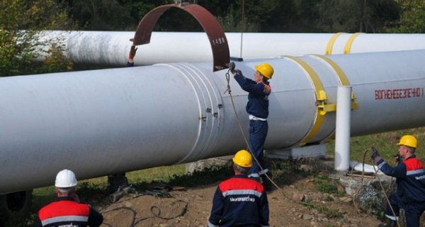 Венгрия обсуждает с Газпромом доппоставки газа из-за неясности с транзитом - «Новости Дня»