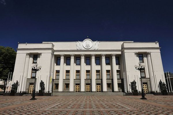 Верховная рада приняла закон об исключительности украинского языка - «Политика»