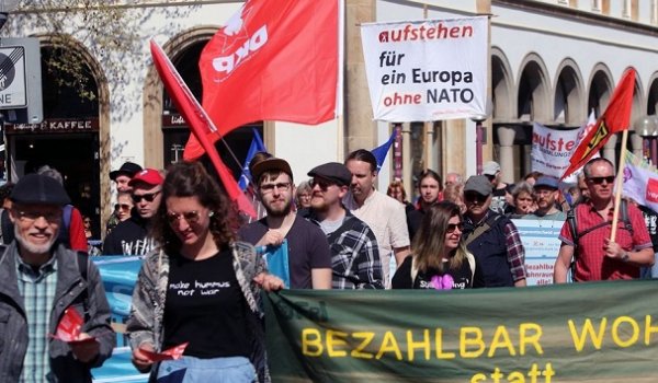 В Германии тысячи человек протестуют против действий НАТО - «Новости Дня»