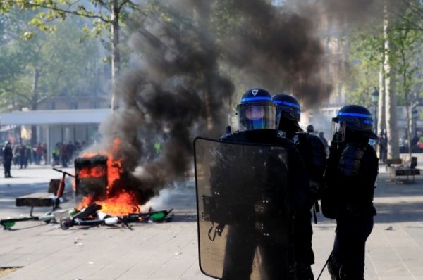 Во время протестов во Франции пострадали как минимум 14 полицейских - «Происшествия»