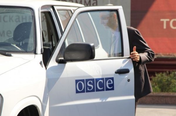 Военные ДНР сообщили о спасении автомобиля ОБСЕ от атаки ВСУ - «Политика»