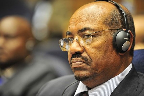 Военные не планируют выдавать экс-президента Судана МУС - «Происшествия»