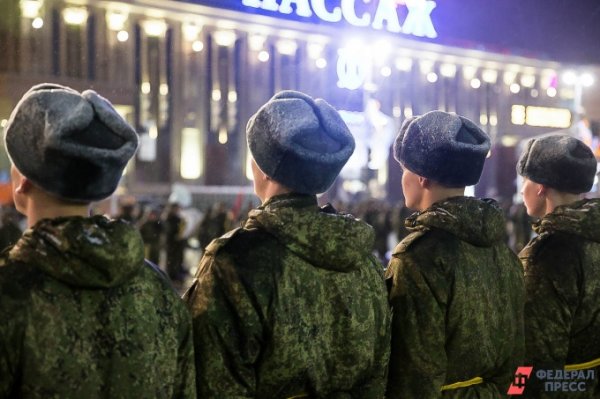Военные признали, что все-таки испортили тротуар на площади Советской Армии