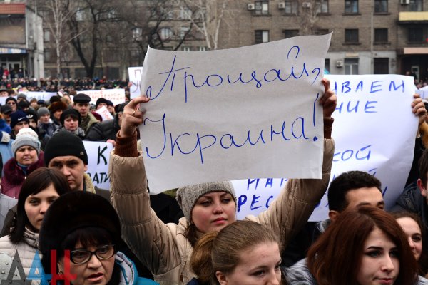 Выдача паспортов РФ жителям Донбасса стала следствием антигуманной политики Киева – политолог