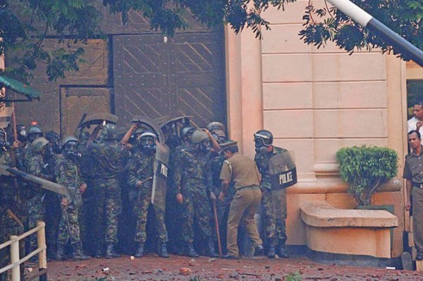 Взрывы прогремели в двух церквях и двух отелях на Шри-Ланке, есть жертвы - «Новости Дня»