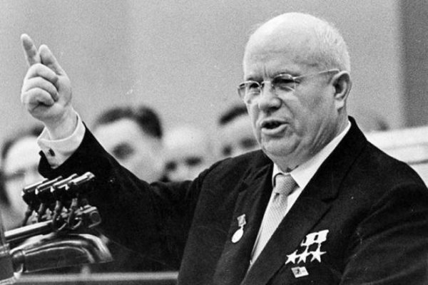 За 15 минут в обеденный перерыв. Как 65 лет назад Хрущев подарил Украине Крым - «Новости дня»