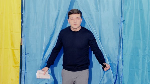 Зеленский пообещал интервью выигравшему в пинг-понг журналисту - «Новости Дня»