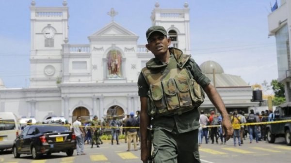 Жертвами взрывов в трех городах Шри-Ланки стали 290 человек - «Новости Дня»