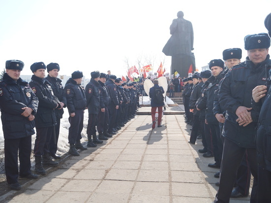 Месть Орлова: Задержанных на центральной площади Архангельска активистов оставили в "обезьяннике"
