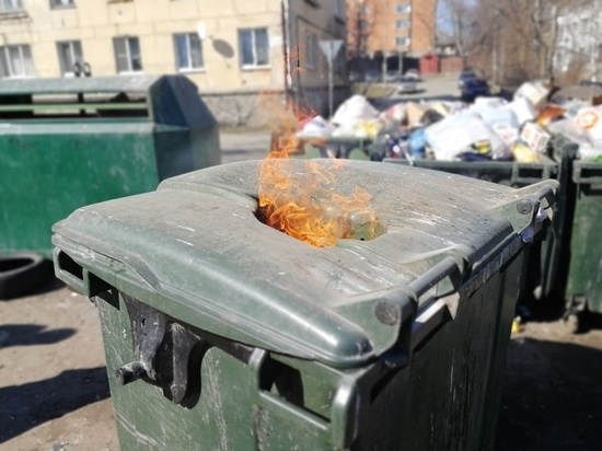 Мусорные контейнеры горели на выходных в Петрозаводске