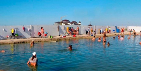 На курорте на Арабатской Стрелке женщина утонула в горячем источнике - «Автоновости»