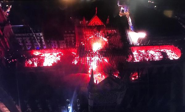 Названа возможная причина пожара в соборе Парижской Богоматери - «Новости Дня»