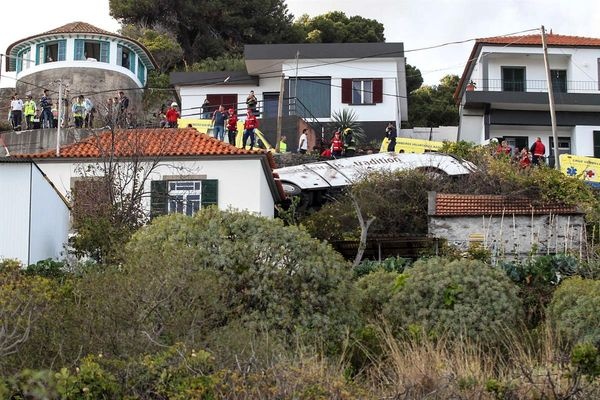 Опубликовано видео с места ДТП в Португалии, где погибли 28 человек - «Новости Дня»