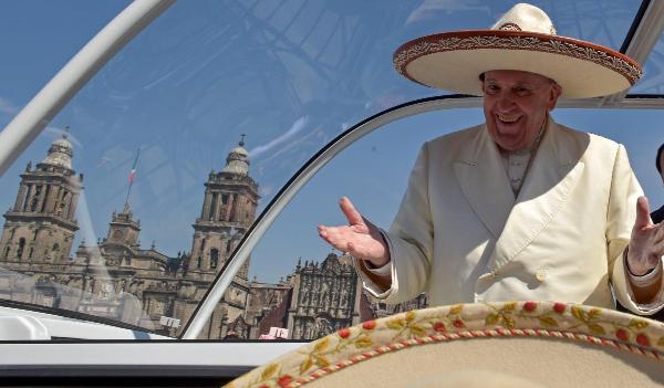 Папа римский пожертвовал $ 500 тысяч мигрантам в Мексике - «Новости Дня»