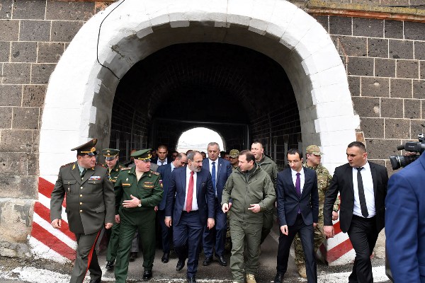 Пашинян посетил российскую военную базу в Гюмри - «Новости Дня»