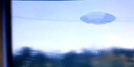 Пассажир поезда запечатлел таинственный дискообразный объект в небе (видео) - «Автоновости»