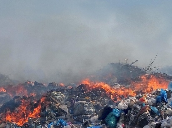Под Переславлем горит мусорный полигон