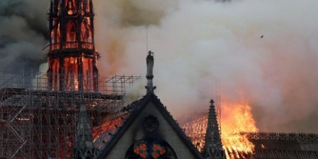 Пожежа в Нотр-Дамі: пожежники не можуть загасити вогонь всередині собору - «Происшествия»