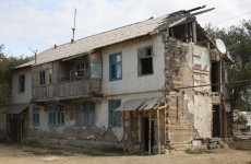 Прокурор Железнодорожного района г. Улан-Удэ выступил в защиту прав семьи, проживающей в аварийном доме