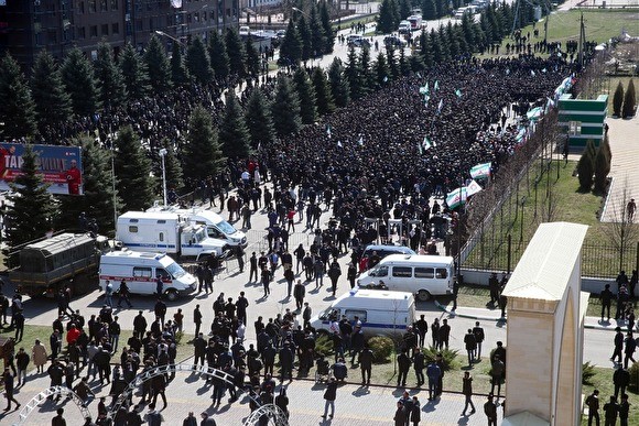 СК возбудил уголовное дело по факту избиения силовиков на митинге в Ингушетии - «Политика»