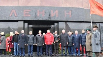 Сторонники КПРФ отметили день рождения Ленина у Мавзолея - «Культура»
