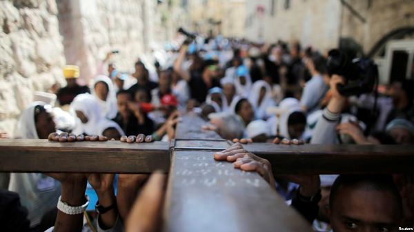 Тысячи христианских паломников встречают Страстную пятницу в Иерусалиме - «Новости Дня»
