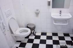 Учительница устроила потасовку со школьницей из-за очереди в туалете - «Технологии»