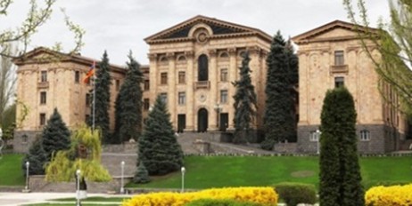 В Армении горело здание парламента - «Автоновости»