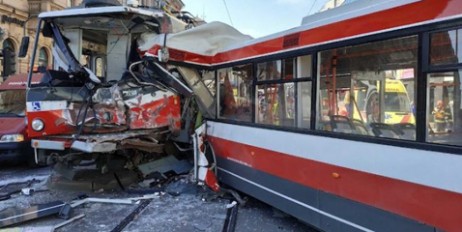 В Чехии столкнулись трамвай и троллейбус, десятки пострадавших - «Мир»