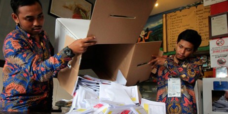 В Индонезии более 270 сотрудников избирательных участков умерли после выборов от переутомления - «Политика»