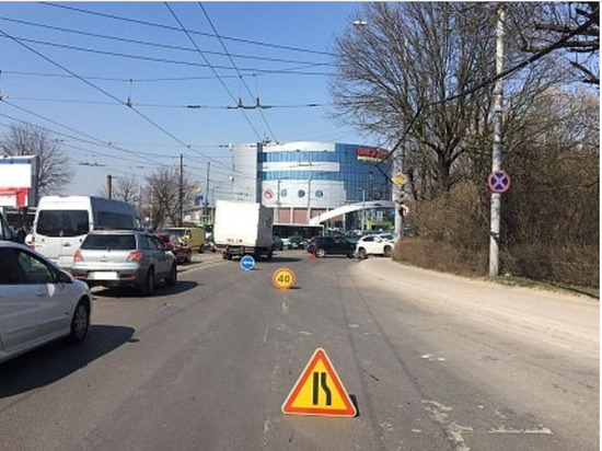 В Калининграде у Южного вокзала в ДТП пострадала 31-летняя автоледи