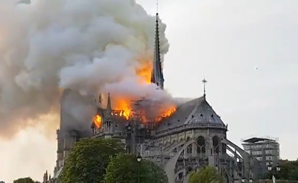 В Париже горит собор Парижской Богоматери - «Спорт»