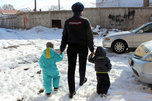 В Уссурийске сотрудники полиции навестили семьи, состоящие на профилактическом учете - «Новости Уссурийска»
