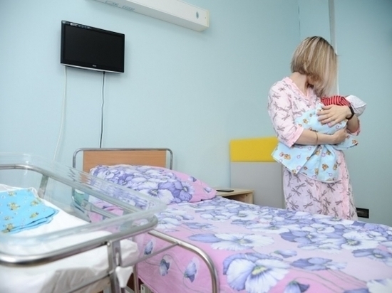 В Волгограде выписали из роддома девочку с весом менее 1 кг