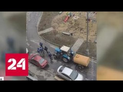 В Южном Бутове рабочие мыли асфальт бригадным методом - Россия 24 - (видео)